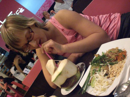 hmmmm.... das ist eine thailaendische Cocosnuss!!!!