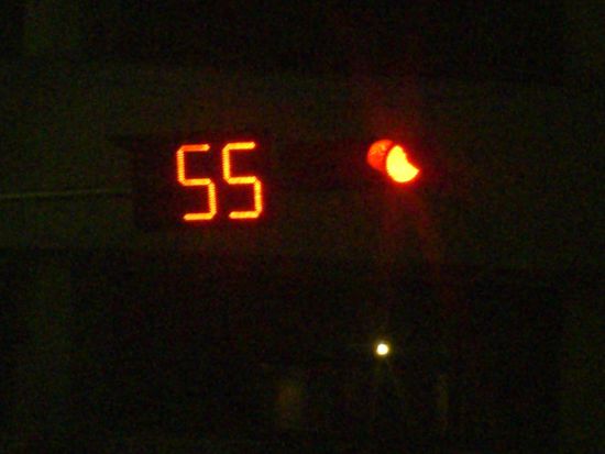 Die Ampeln zeigen sogar wie lange es noch rot ....