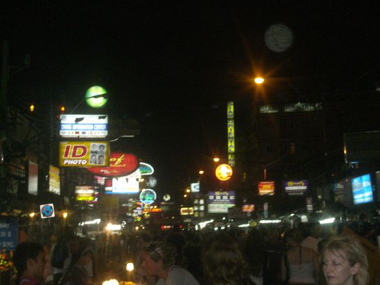 Umso später es wird, desto voller wir die Khaosan