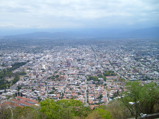 Salta. Nach dem wir den Hausberg mit einer Gondel "erklommen" hatten.