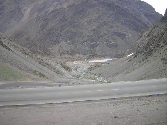 Kurvenschlange in Richtung Los Andes