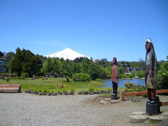 ...wird von zwei Mapuche-Indianern bewacht