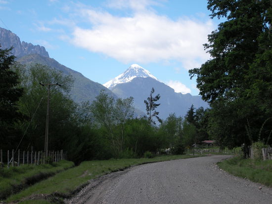 Vulkan Lanin aus der Ferne...
