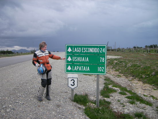 Puh, gleich geschafft nur noch 78 Kilometer bis nach Ushuaia !!!