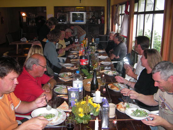 ...danach gab es gebratene Huehnchen mit Bratkartoffeln und Bohnengemuese.