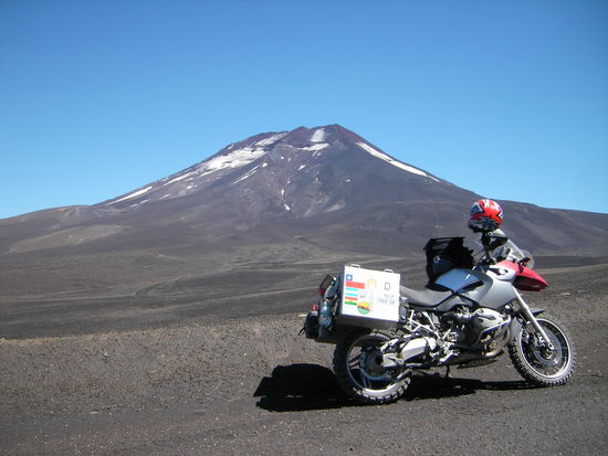 Auf dem Aschefeld vor dem Vulkan