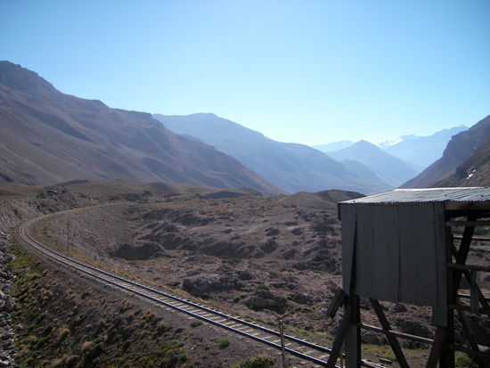 Stillgelegte Bahnstrecke hinauf auf den Pass