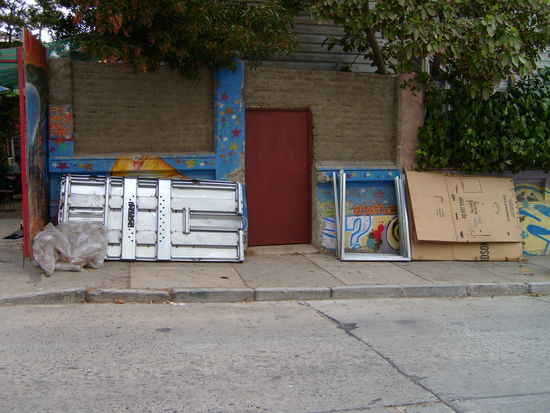 Die Motorradkisten warten auf den Pickup