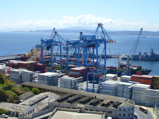 5 Kraene beim Abladen, und das gleichzeitig. Chilenischer Rekord.