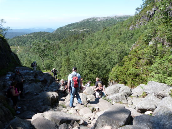 6 km sind es bis zum Preikestolen - sehr anstrengend bei diesen
Wegverhältnissen