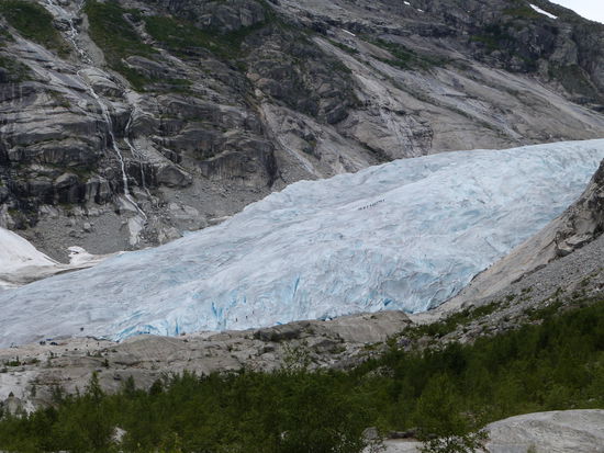 Nein, keine Ameisen - Gletscherwanderer unterwegs (nur für scharfe Augen)