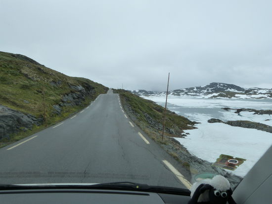 Sogar die Seen am Sognefjell sind noch gefroren