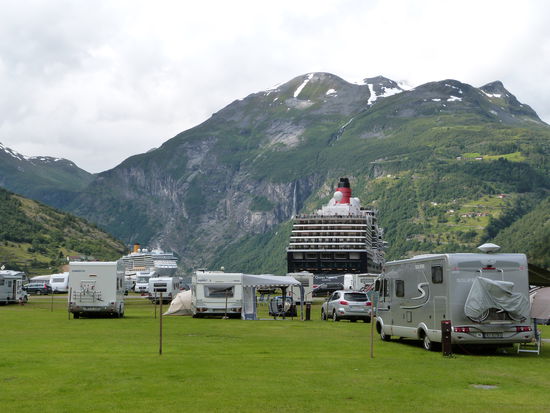 Waaas? Die Queen Victoria liegt auf dem Campingplatz ???