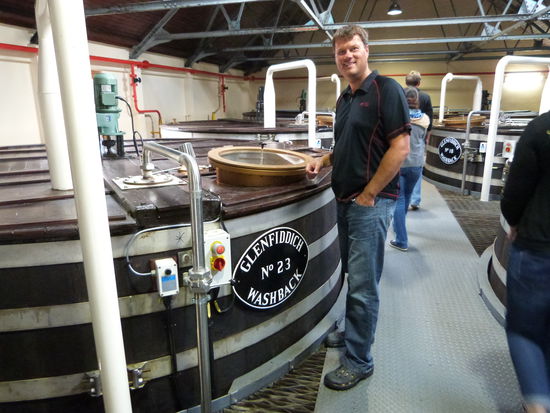 125 Millionen Liter Whisky liegen bei Glenfiddich auf Lager - und in 50.000 Liter Bottichen wird weiterer Whisky angesetzt.