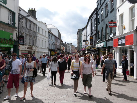 ...mit viel Leben auf der Straße...