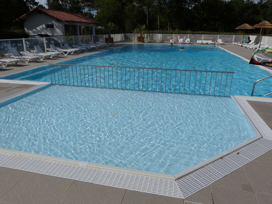 Schwimmbäder gehören hier zu den meisten Campingplätzen dazu