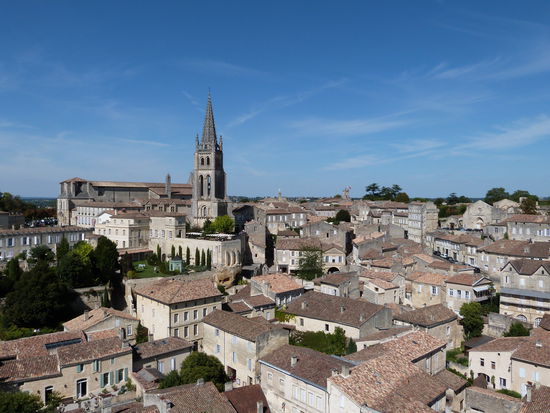 Blick über das historische Weinanbaustädtchen St.Emilion, bei Bordeaux