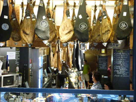 Bodega mit leckeren Schinken