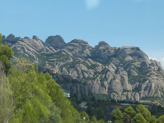 Kurz vor Barcelona: die Felsen des Montserrat-Berges
