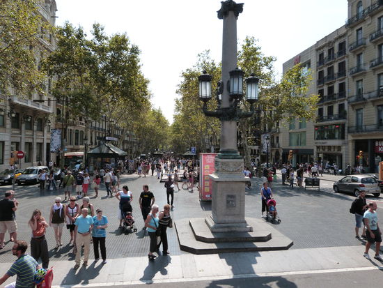 Die Einkaufsmeile: La Rambla