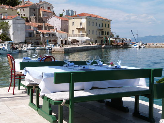 Das Örtchen Valun auf der Insel Cres, Kroatien