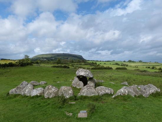 Mystische Umgebung, Megalithgräber bei Carrowmore, Irland
