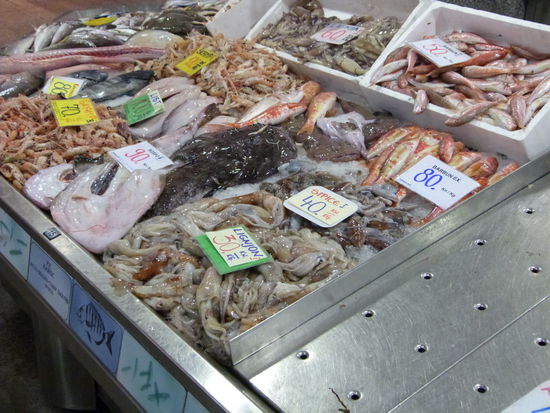 Leckeres gibt es auf dem Fischmarkt zu kaufen