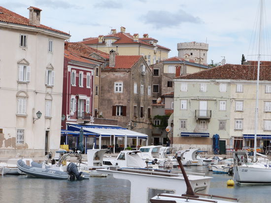 Herrliche Altstadt im venezianischem Stil mit direkt angrenzendem Hafen in Cres