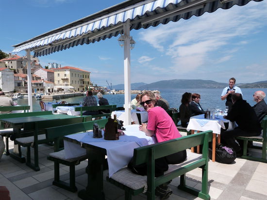 Wohlverdiente Mittagspause in Valun....