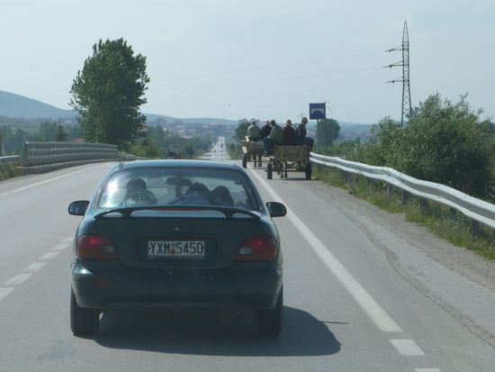 Gemischter Verkehr auf der Strasse ...
