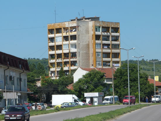 Eindrücke von der Fahrt durch Bulgarien. Die Schnellstrasse geht immer wieder direkt durch die Orte.Auche alle LKW´s müssen hier durch.