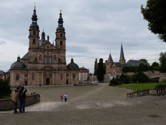 Auf dem Weg nach Thüringen machten wir einen Stopp in Fulda.
Hier der Fuldaer Dom.