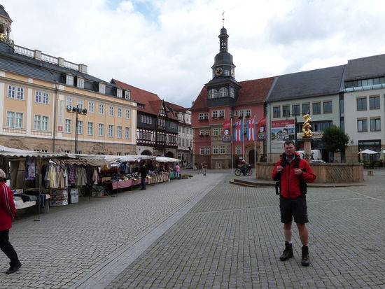Marktplatz in Eisenach- von hier ging es zu Fuss zur Wartburg.
Als Stärkung gab es erstmal eine leckere Thüringer Bratwurst.
