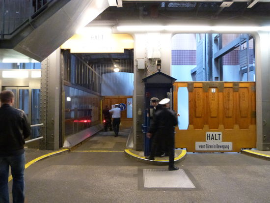 ...und nach 12 Metern im Tunnel ankommt, ....