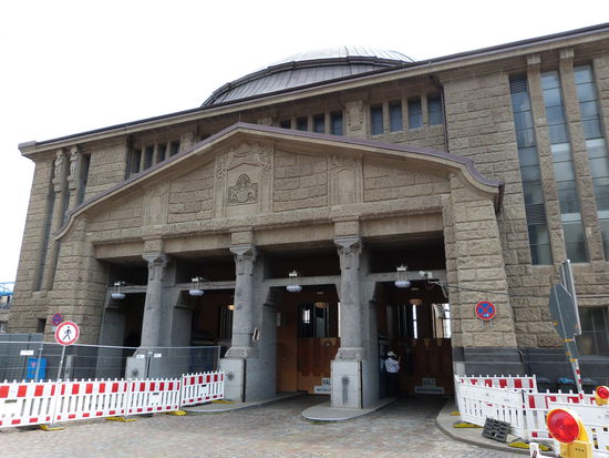 Der Eingang (oder Einfahrt) zum alten Elbtunnel...