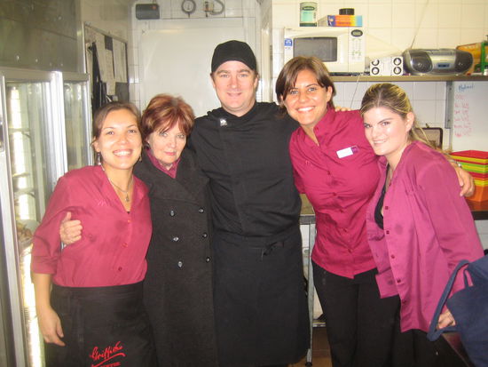 Wider die gleichen und in der Mitte der liebe Nick- der Chefkoch