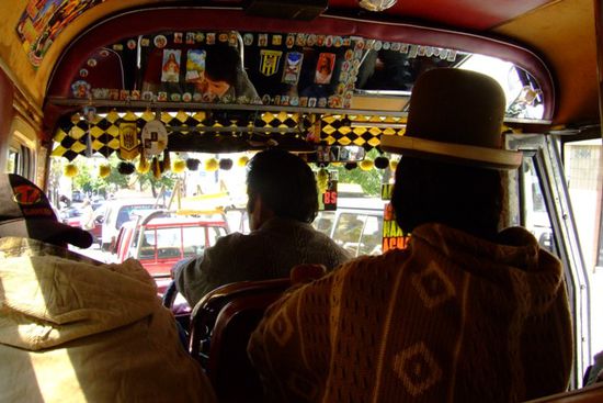 Busfahrt mit dem amerikanischen Dodge ins Valle de la Luna.