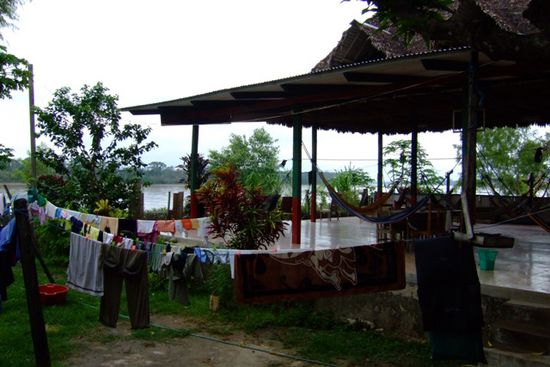 Hostal Jislene mit Blick auf den Rio Beni.