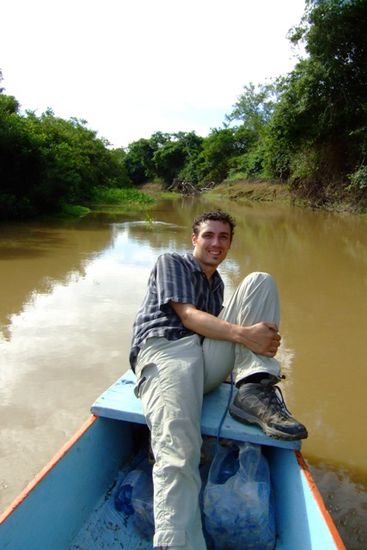 Peter geniesst die Flussfahrt