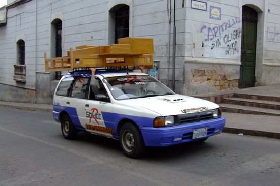 Und so werden in Sucre Moebel transportiert 