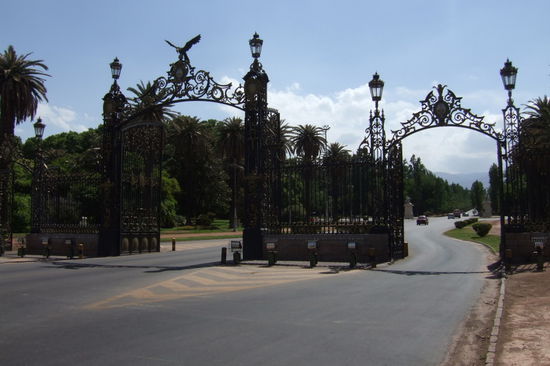 Das Eingangstor zum Parque San Martin.
