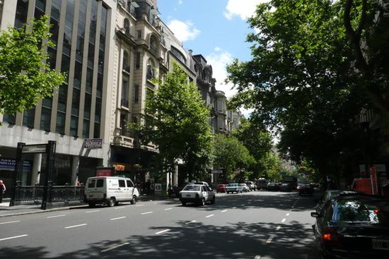 Die beruehmte Strasse 25 de Mayo.