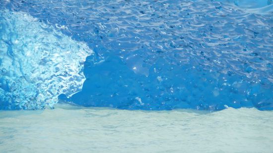 ...leuchtet dieser Eisberg - einfach unglaublich!
