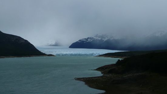 Der Perito Moreno Gletscher in der Ferne.