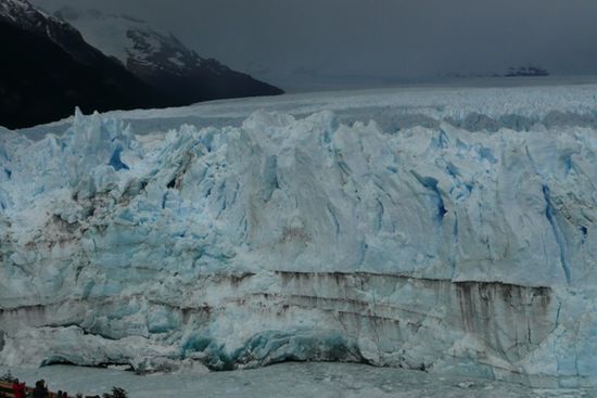 Riesig ragen die Eismassen in die Hoehe!