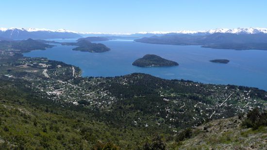 Aussicht vom Cerro Otto auf den Lago Nahuel Huapi.