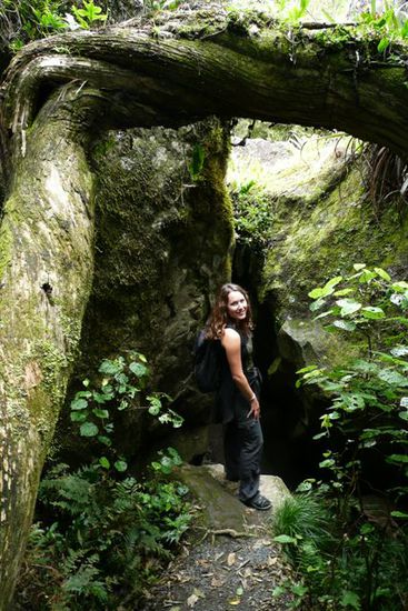 Der Weg fuehrte z.T. auch eng zwischen den Felsen hindurch.