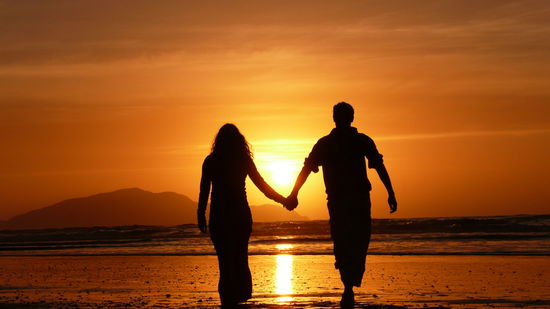 Hand in Hand der Sonne entgegen!