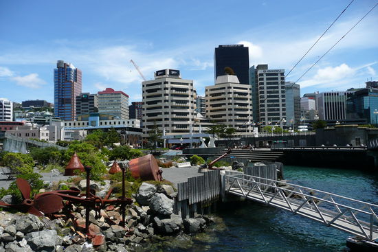 Skyline und Hafenpromenade von Wellington.