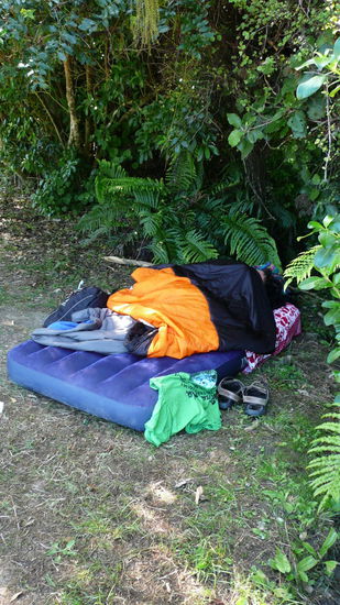 ...na, wer versteckt sich denn da?? So sah unser Nachtlager aus! 